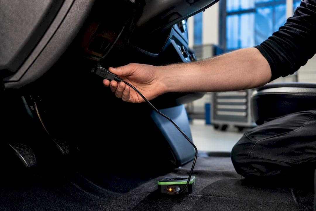 Start‑Stopp‑Batterie wechseln: 8 Schritte, wann DIY lohnt und welche Tools nötig sind