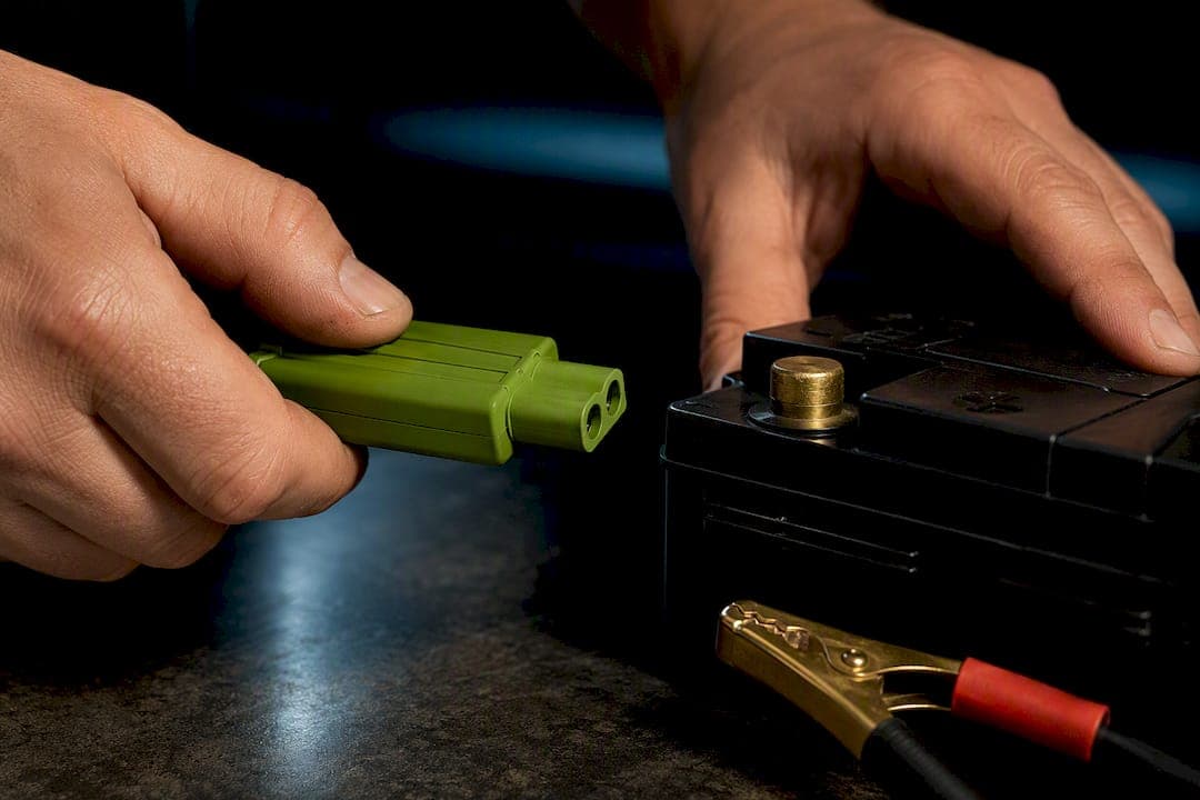 5 pasos para técnicos y aficionados: compatibilidad cargador y batería